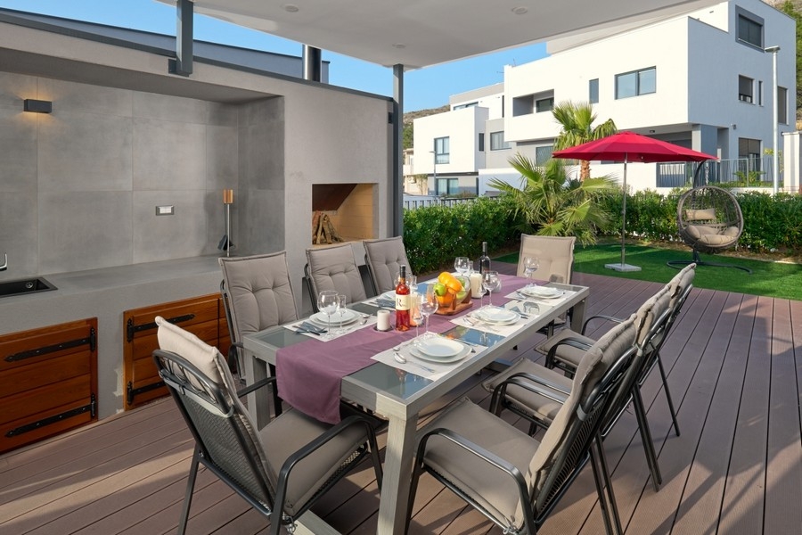 Summer kitchen with outdoor dining area