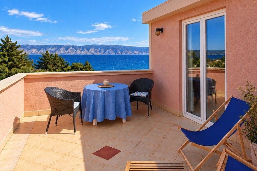 Buy a house in Croatia - house with sea views and three residential units in Jelsa