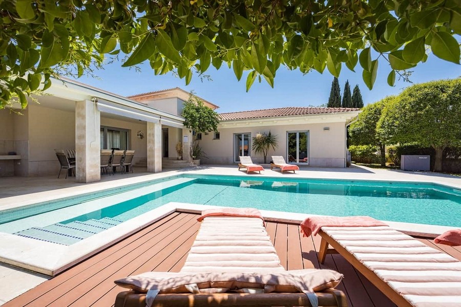 Villa with pool and sea views in Medulin, Istria