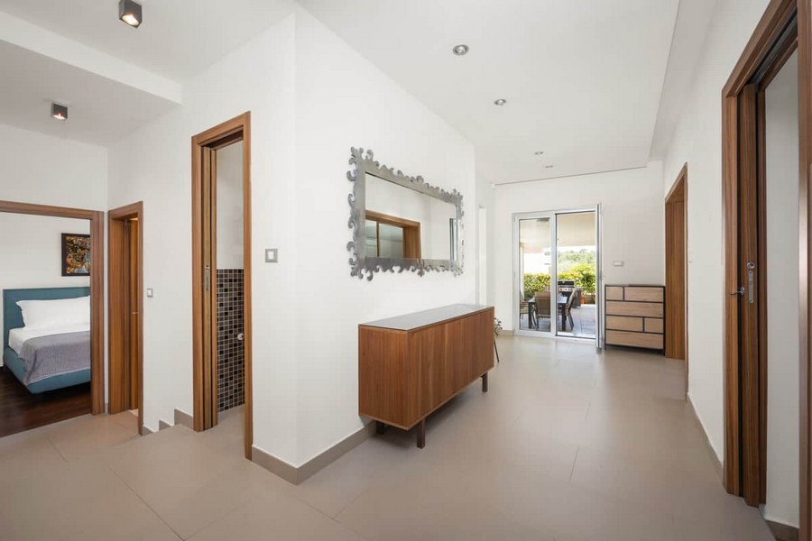 Hallway with sideboard and mirror