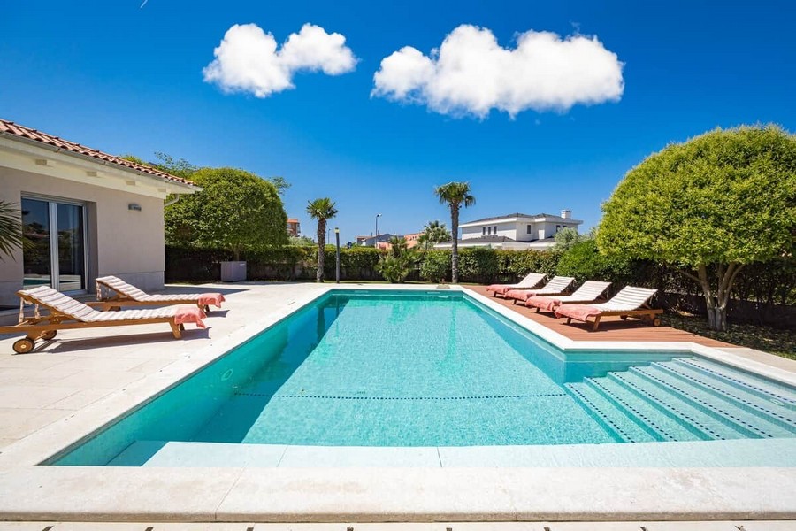 Heated pool with sunbeds
