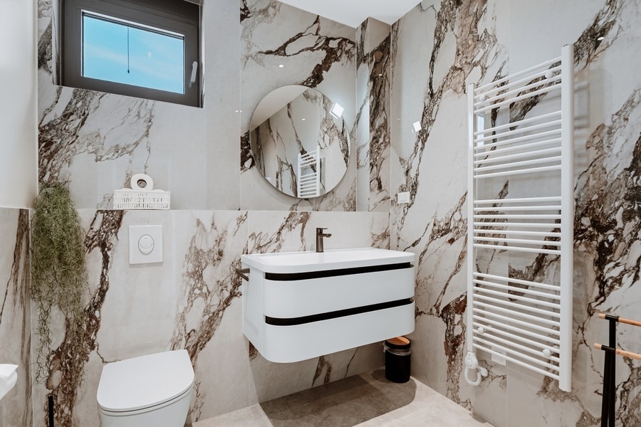 Marble-look bathroom