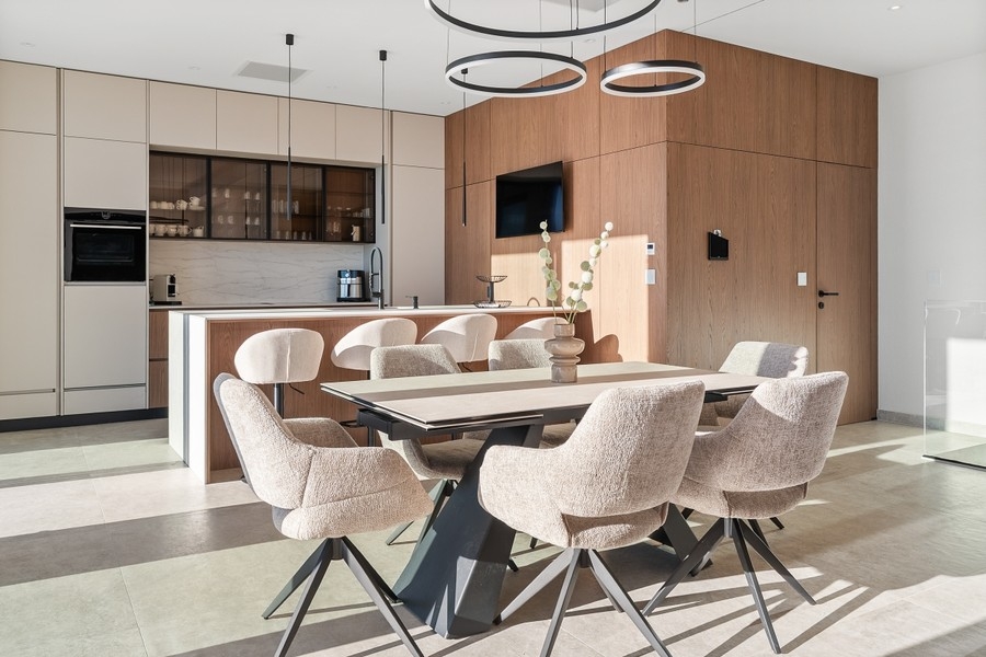 Dining area in front of the modern fitted kitchen