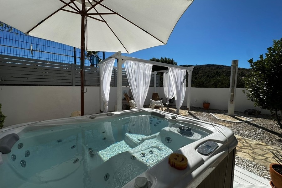 Jacuzzi with parasol