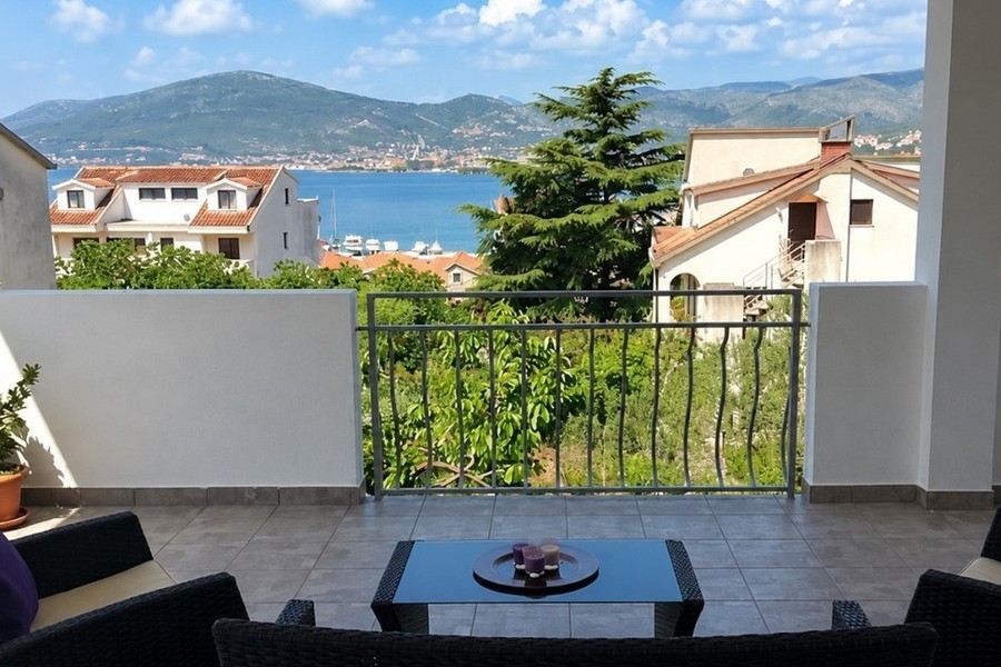 House with sea views in Okrug Gornji, Ciovo Island