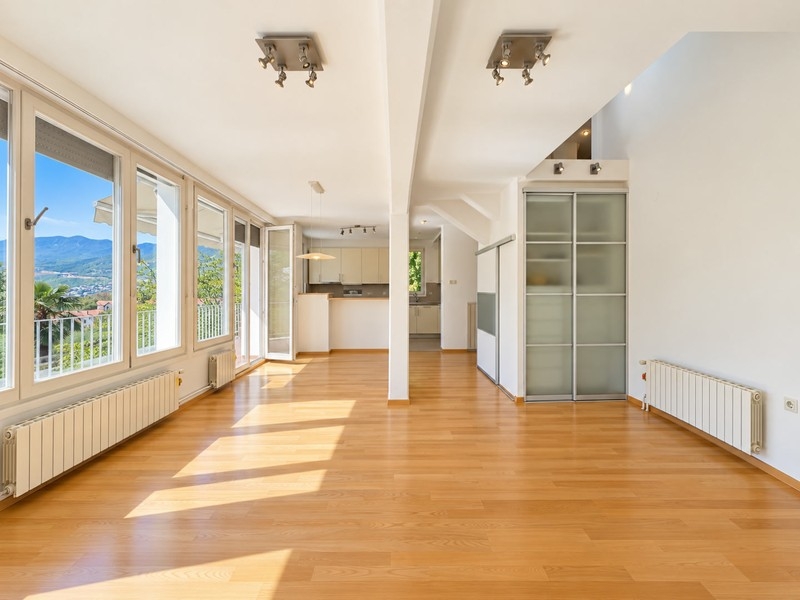 Living area with a view of the kitchen