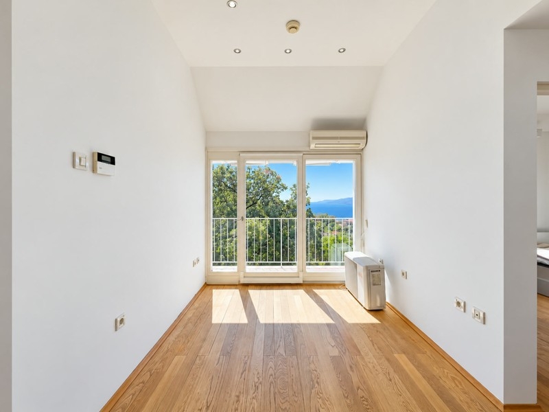 Room with balcony door and sea view