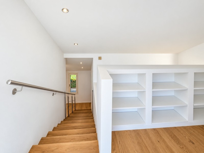 Gallery in the attic with shelves