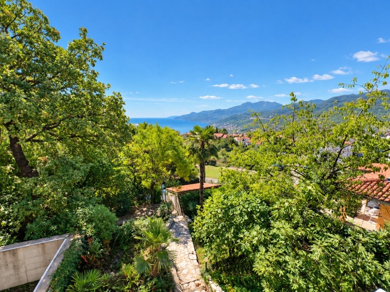 View over the garden to the sea