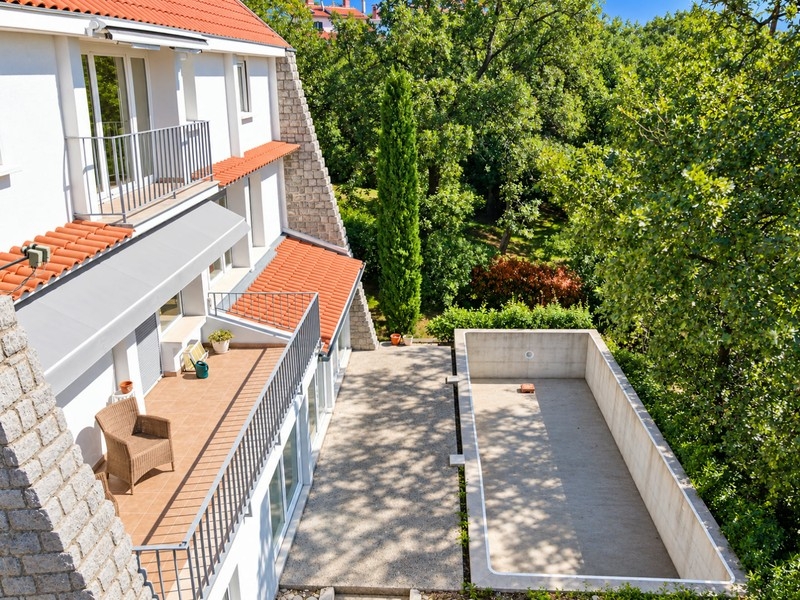 Terrace with pool pool in the shell from above