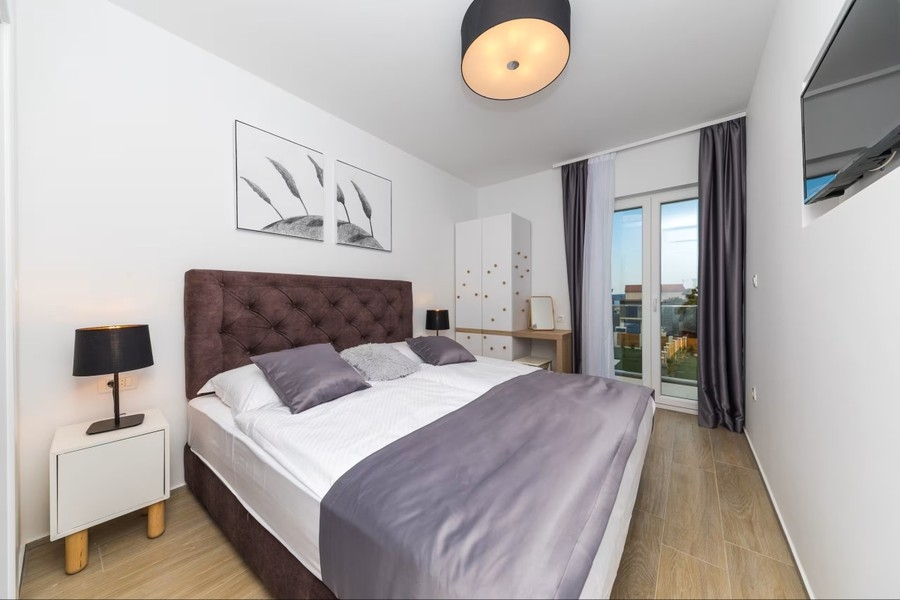 Bedroom with double bed