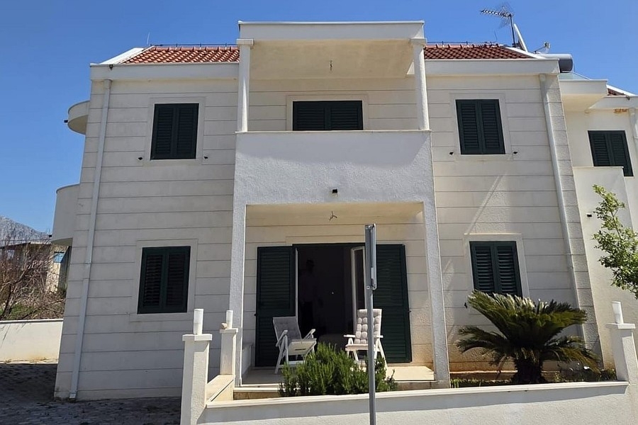 House with four apartments on the beach on the island of Hvar