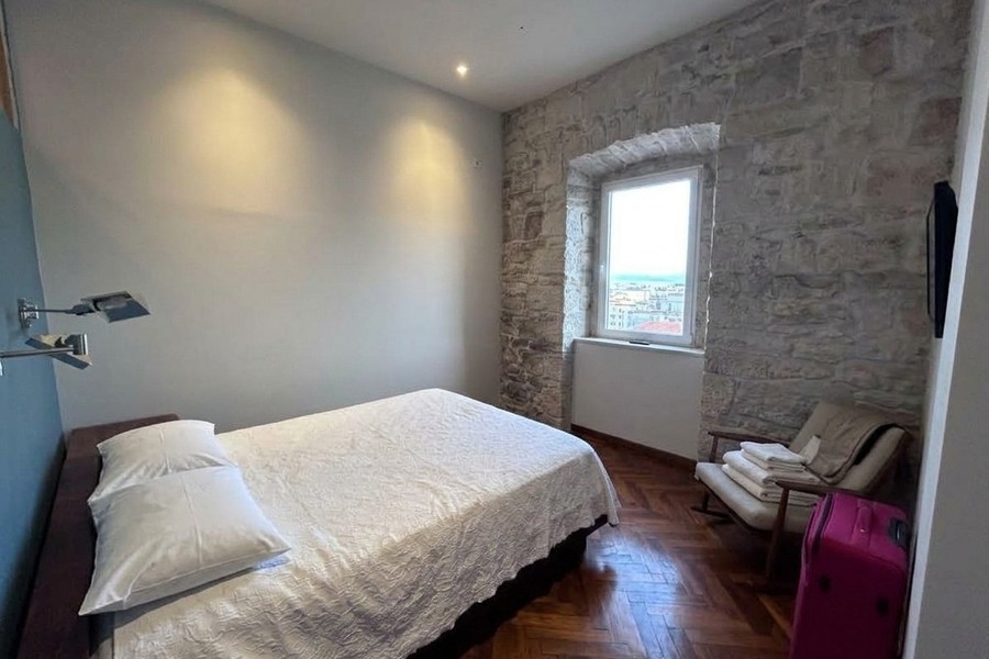 Bedroom with double bed