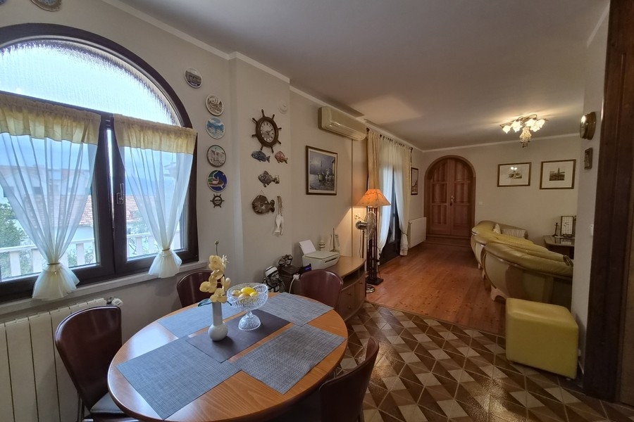 Dining table by the arched window