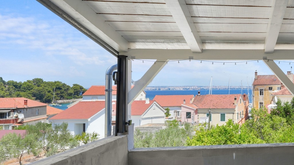 House with three apartments and sea views in Preko, Ugljan island