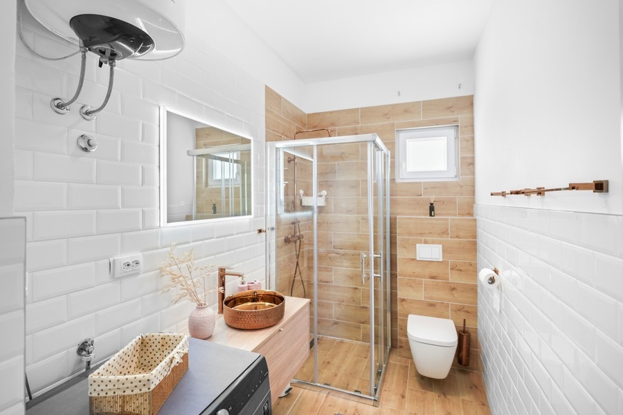 Bathroom with shower and vanity