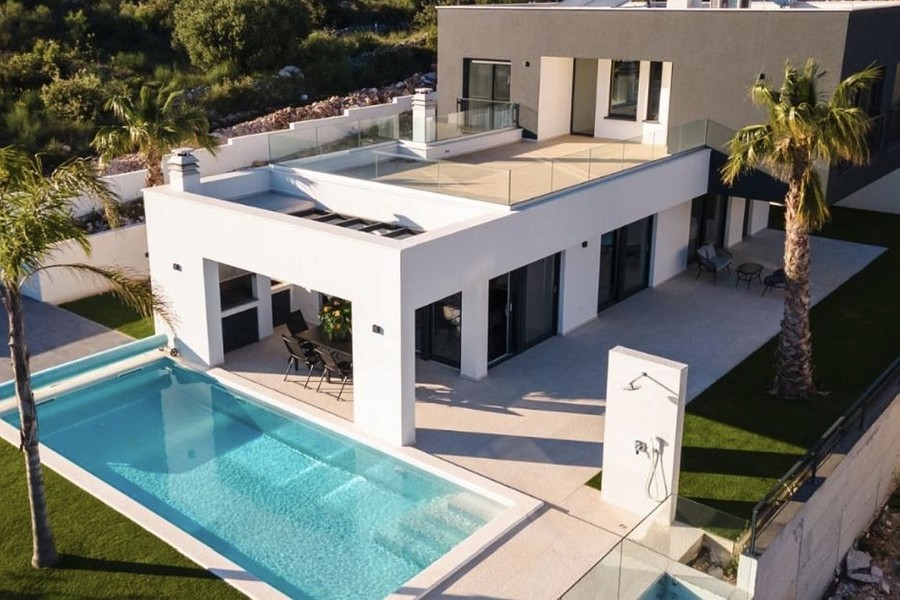 Newly built villa with pool and garden in Vinisce near Trogir
