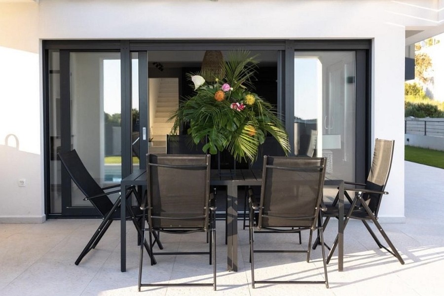 Dining area on the covered terrace by the pool