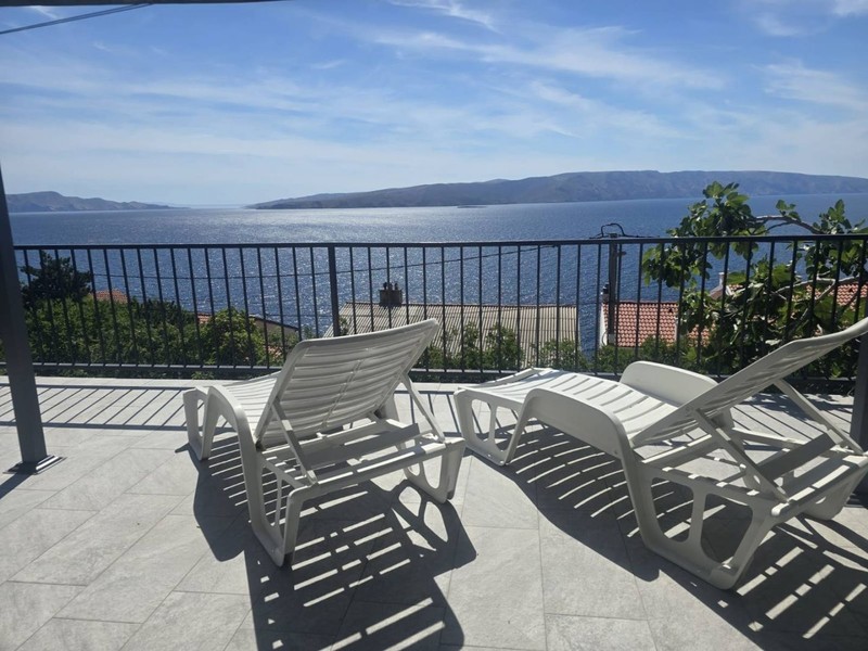House with sea views and large terrace in Senj