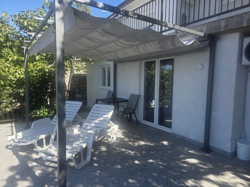 Terrace with awning in front of the studio