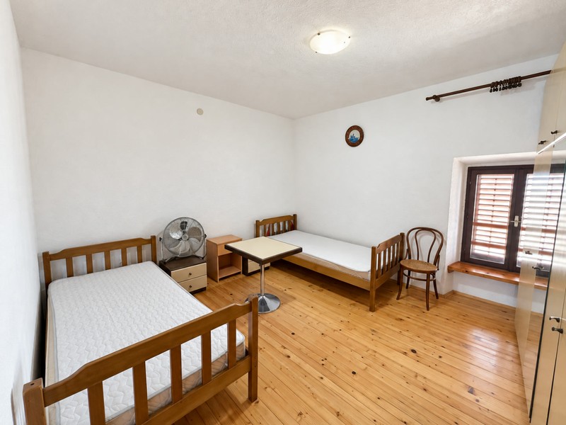 Room with single beds