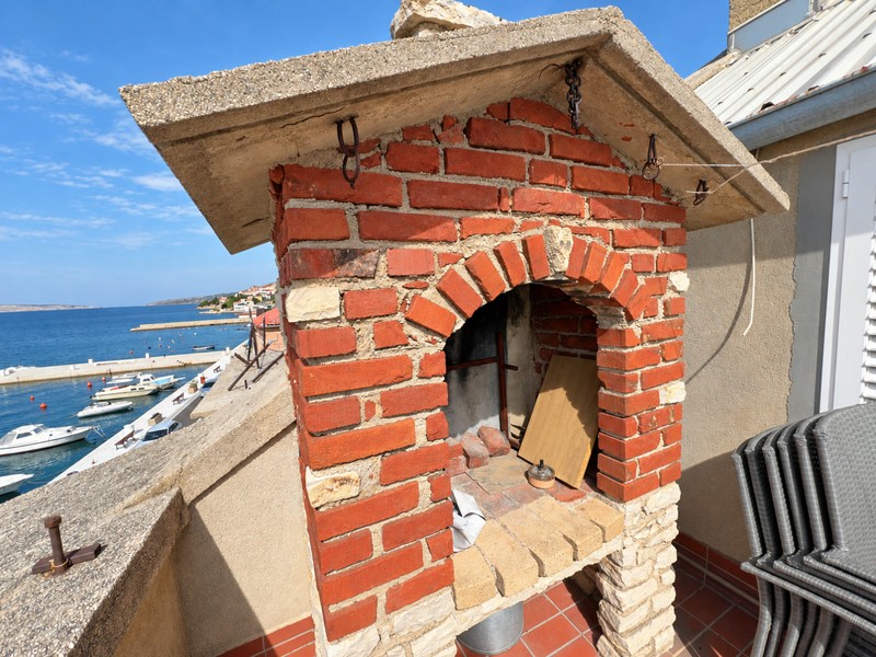 Built-in barbecue on the roof terrace