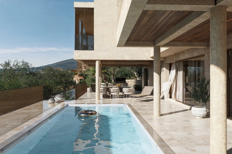 Swimming pool with sun deck next to the terrace