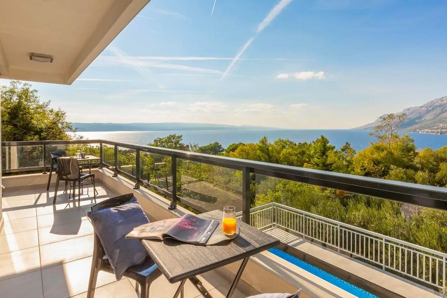 Villa with sea view in Makarska