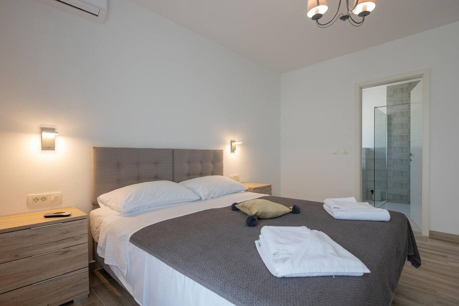 Bedroom with double bed