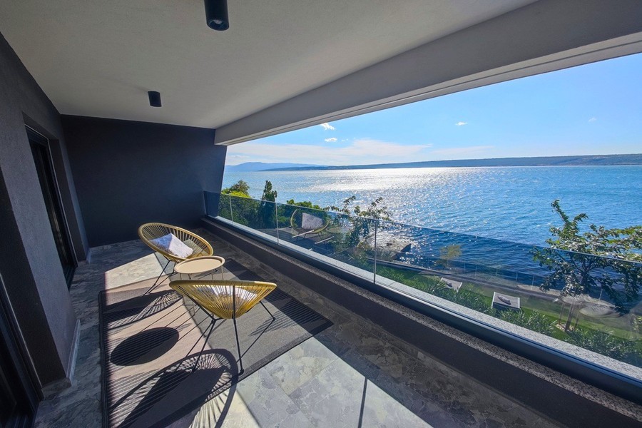 Loggia with armchairs and view of the sea