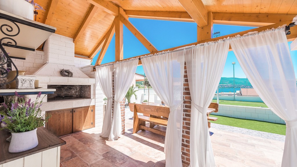 Barbecue under the wooden roof