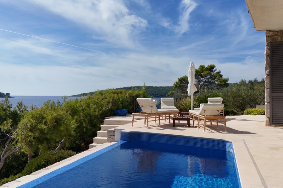 Seafront villa with pool on Korcula Island