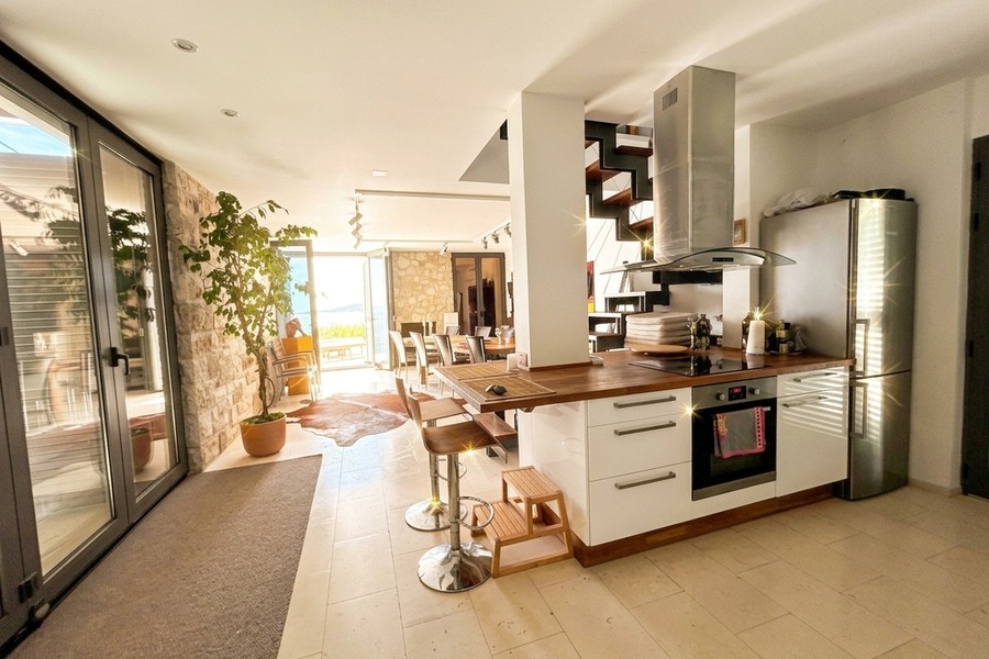 Kitchen with cooking island