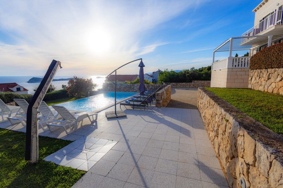 Pool terrace with view of the sea