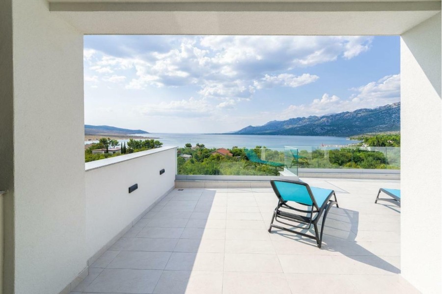 Villa with sea view and pool near Zadar