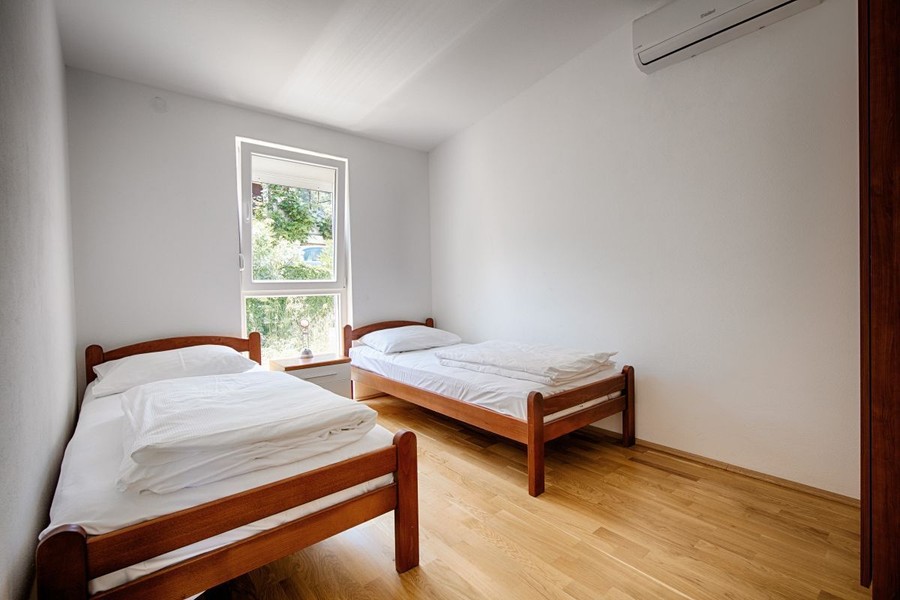 Bedroom with two single beds