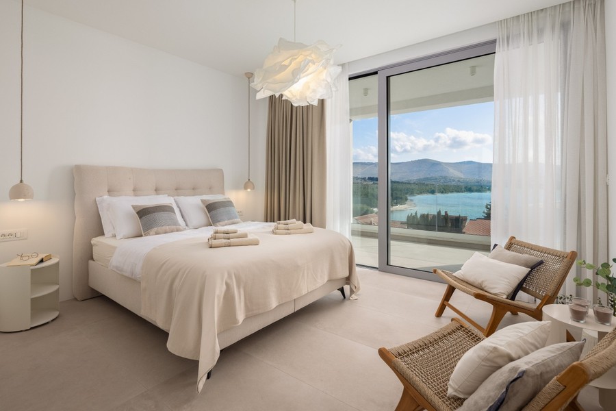 Bedroom with glass front and sea view