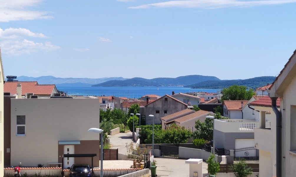 House with three apartments and sea view in Vodice