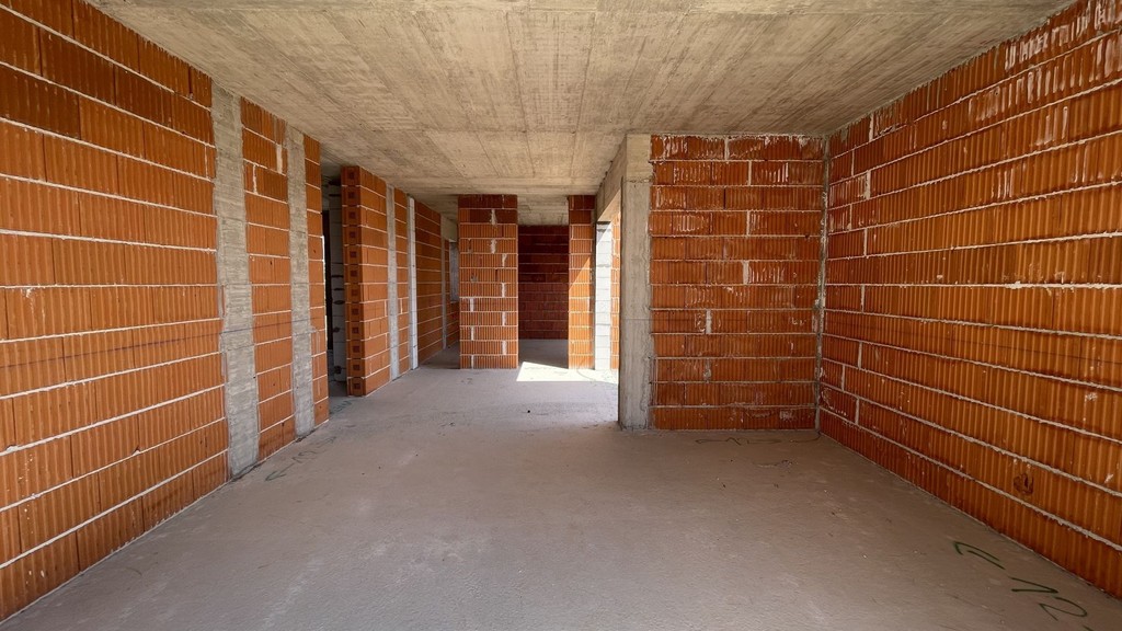 Hallway on the upper floor with exit to the terrace