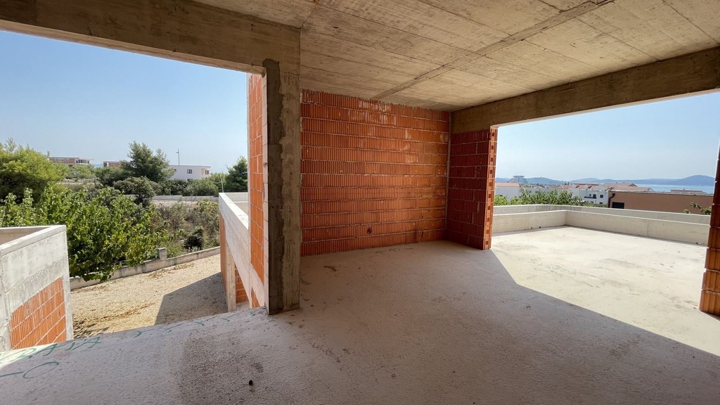 Room on the upper floor with access to the terrace