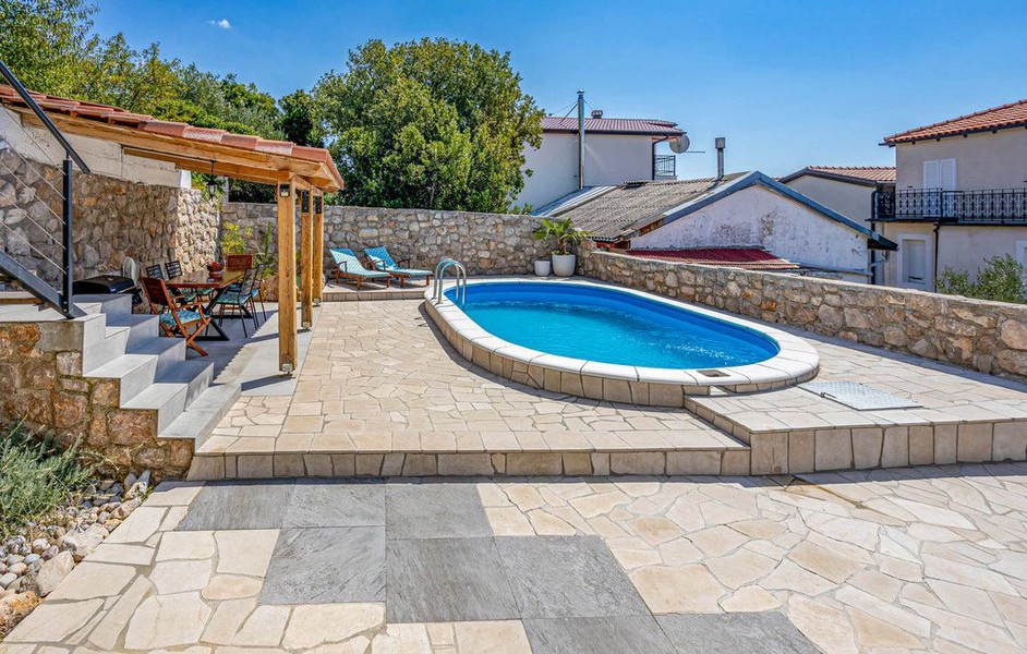 Pool and pergola in the garden of the house