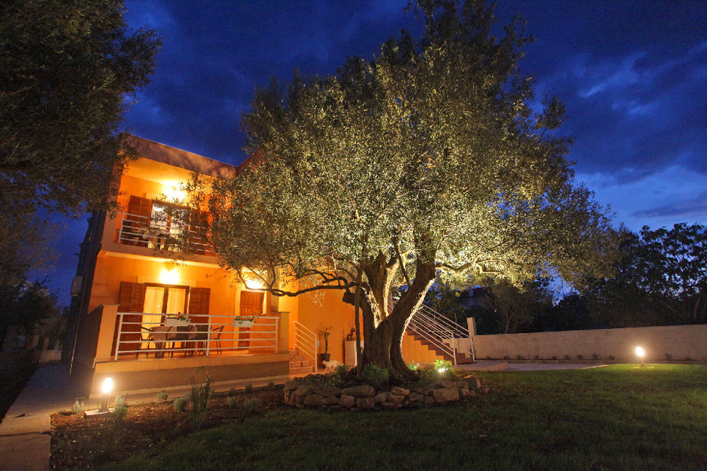 Real estate in Croatia - buy apartment house near Zadar.