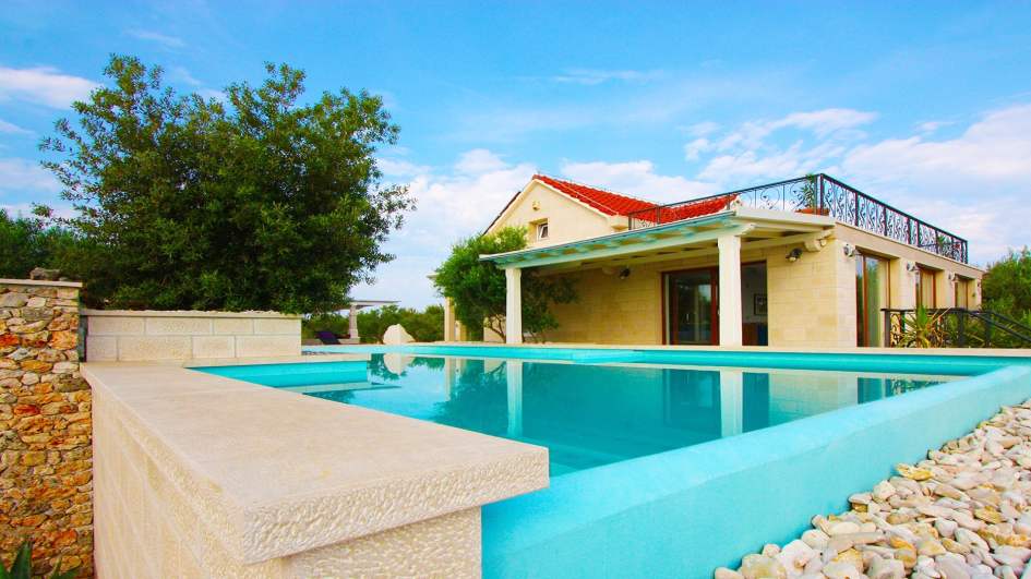Villa in Croatia on the island of Brac for sale - Panorama Scouting.