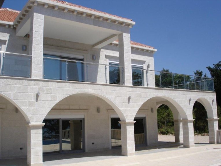 Newly built villa in Dalmatia for sale in a quiet location.