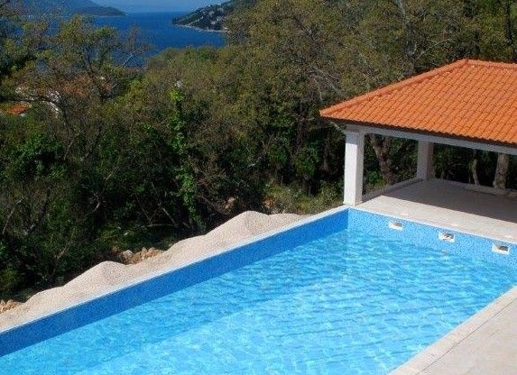 Swimming pool of Villa H696 in Dalmatia, Peljesac.