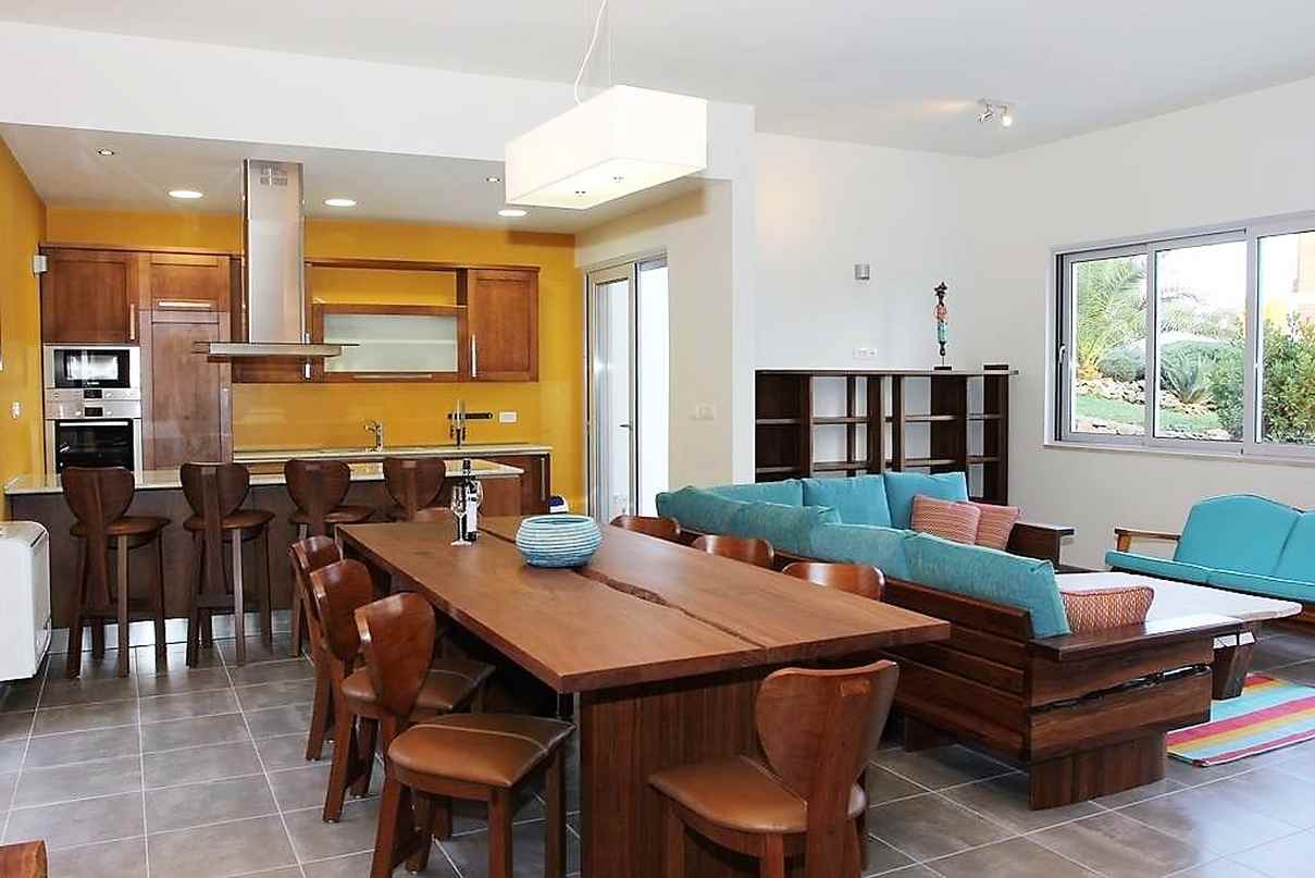 Dining area and kitchen of property H942 in Milna.