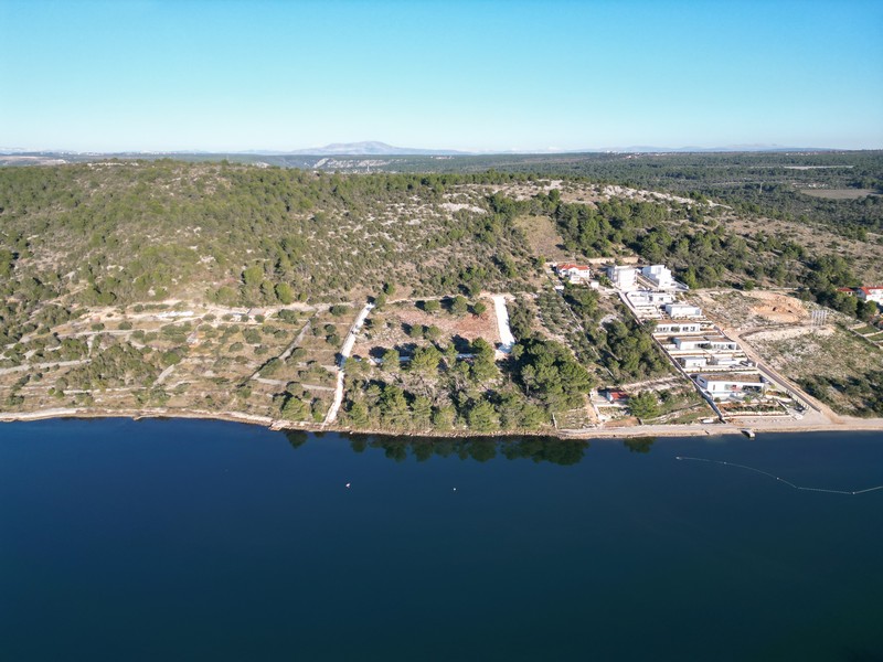 Real estate Dalmatia - building plot right by the sea in the Sibenik region.