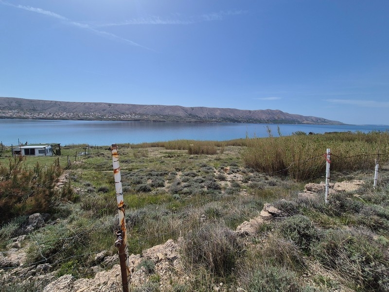 Tourist building in Croatia for sale on the island of PAG.