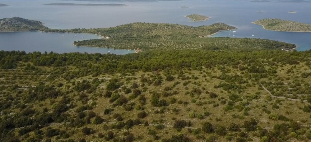 Plot with development potential for buying in Croatia.