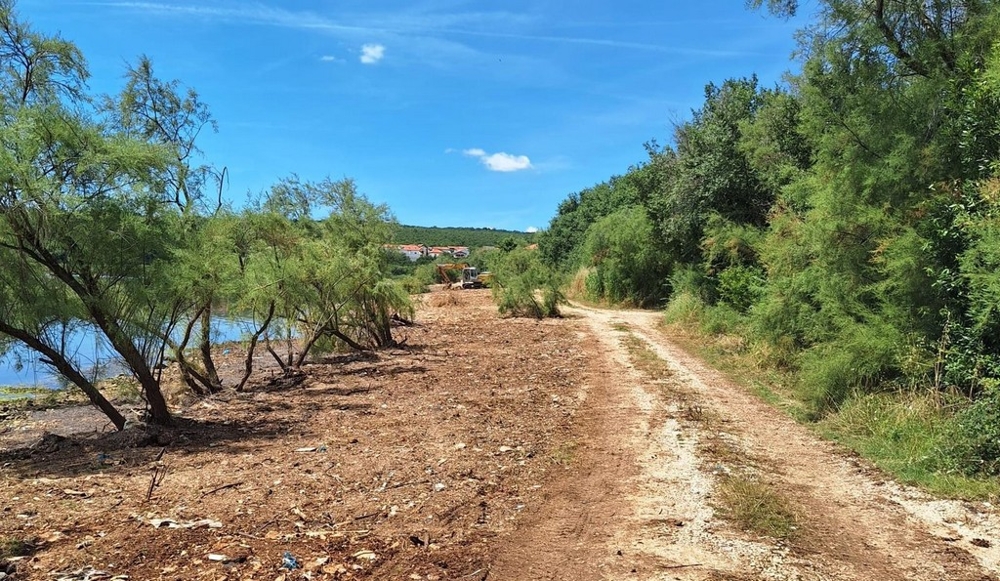Building plot in the 1st row to the sea for sale in Croatia.